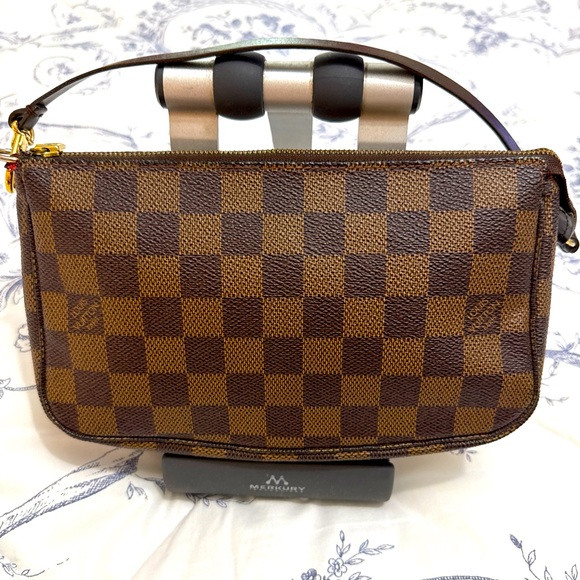Louis Vuitton Damier Ebene Pochette - Picture 1 of 7